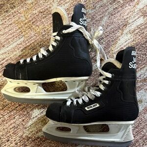 Bauer Junior Supreme hockey Skates, size 3.5-4